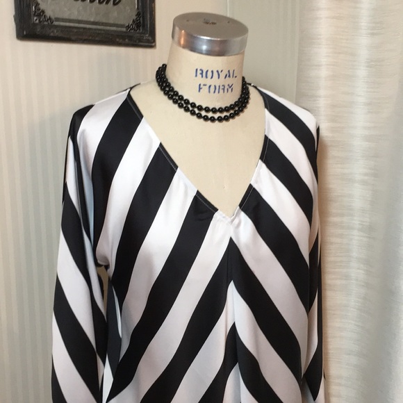 💥HOST PICK💥 INC Black & White Tunic - Picture 2 of 8